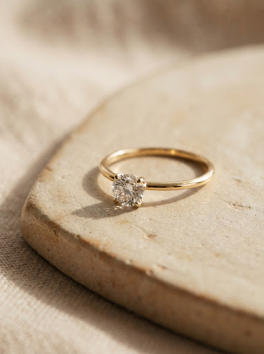 Anillo solitario alba